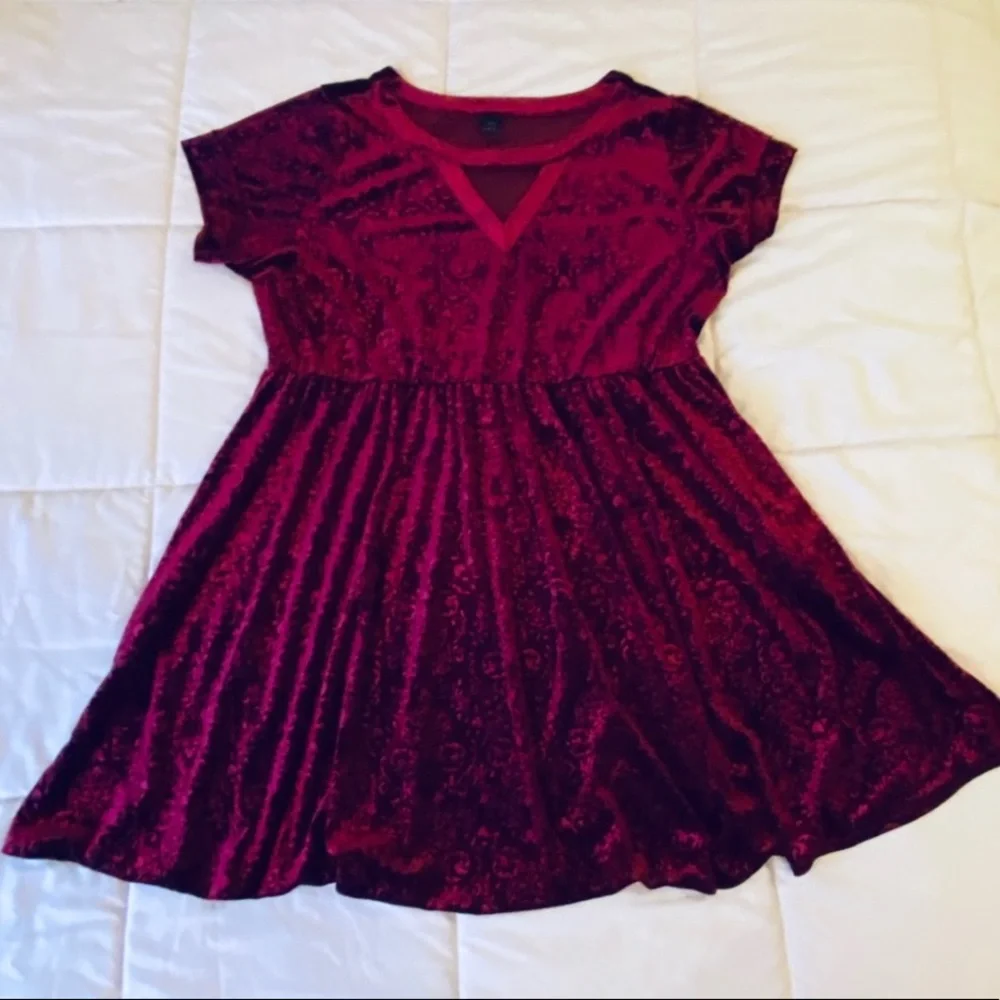 EUC Torrid Disney Mickey Mouse Red Velvet Dress 3X - Picture 6 of 16